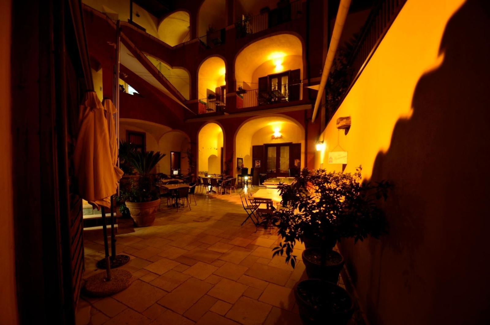 Bed & Breakfast Manouche Osteria *